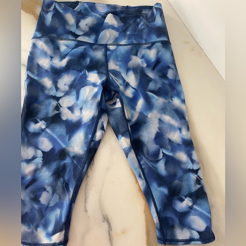 lululemon athletica Blue Patterned Cropped Pants
